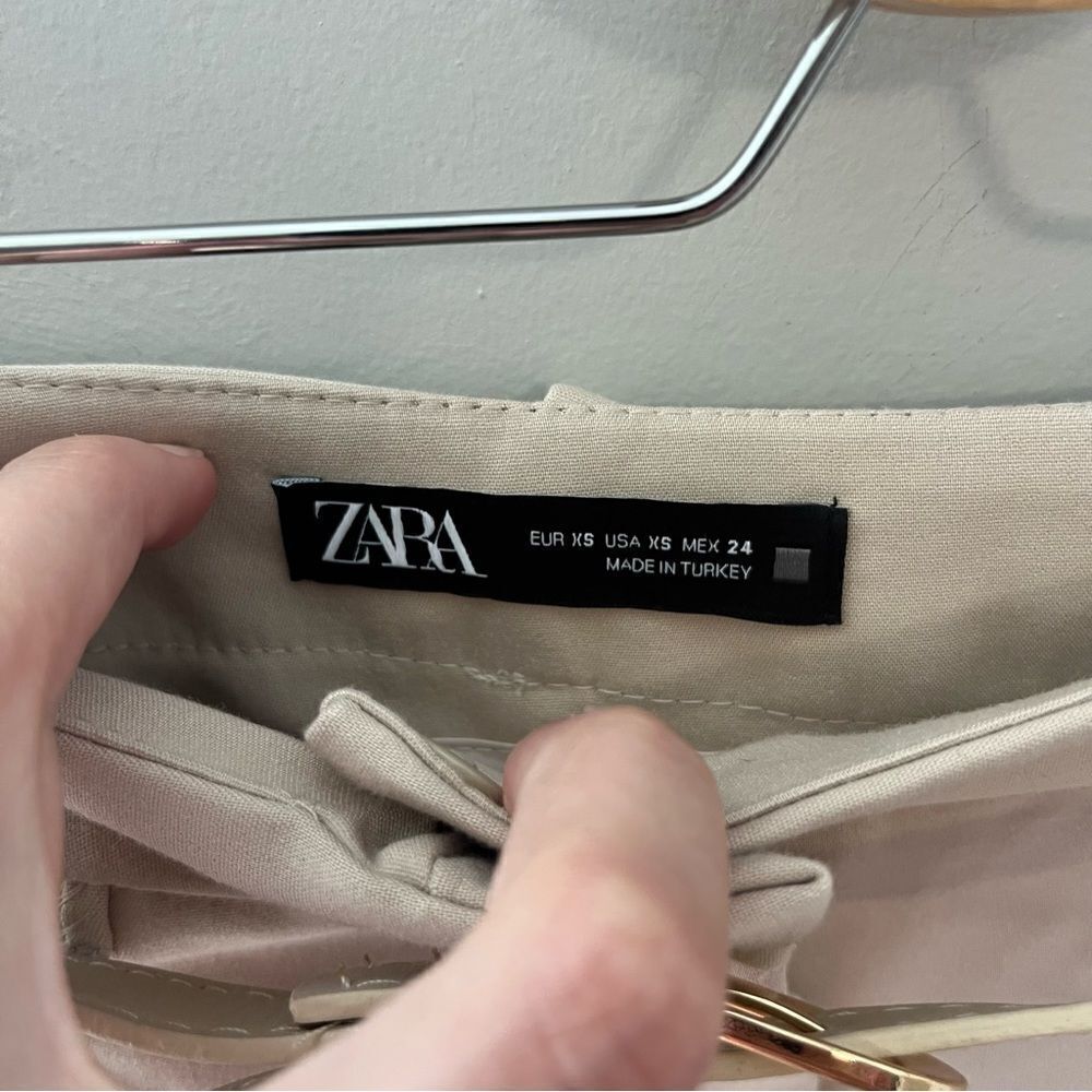 Zara High-Waist Pleated Shorts with Belt - Cream - Picture 4 of 7
